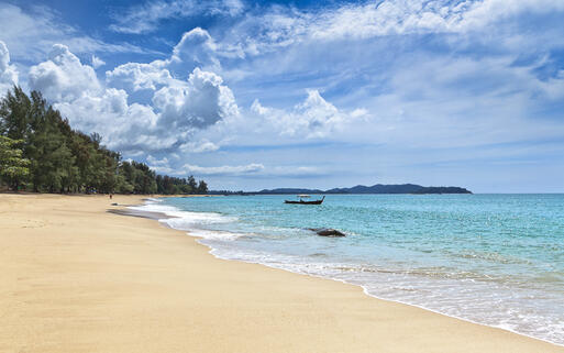 Feinsandiger Strand in Thailand © Muzhik / Shutterstock.com