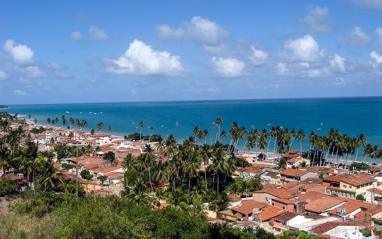 Blick über die Stadt Maragogi, Alagoas, Brasilien © JOSE ALBERTO TEJO / Shutterstock.com