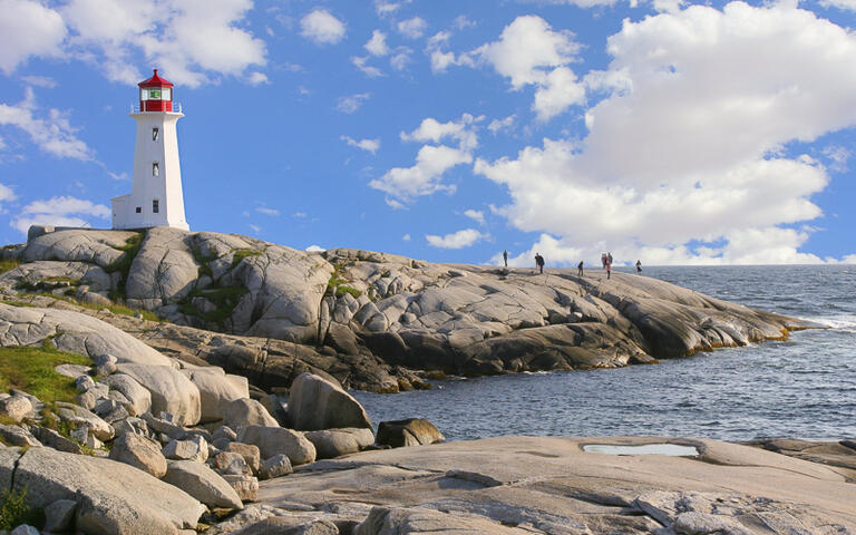 Der Leuchtturm von Peggy's Cove in Nova Scotia © Vlad G / Shutterstock.com