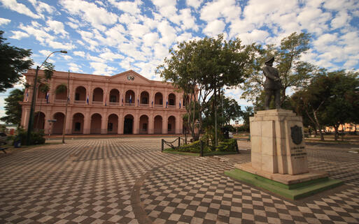 Das Cabildo Museum in Asunción, Paraguay © Kacmerka / shutterstock.com