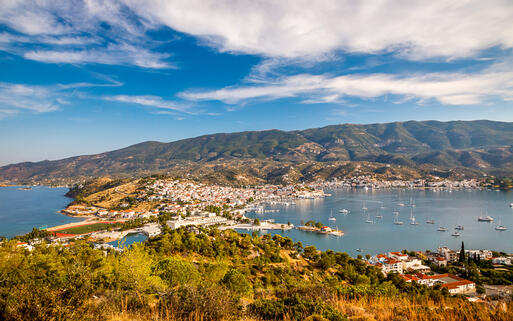 Blick auf Poros und Galatos © S.Borisov / Shutterstock.com