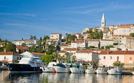 Hafen und das historische Zentrum der Stadt Vrsar © Mikhail Nekrasov / shutterstock.com