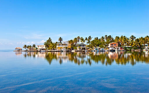 Häuser und Boote in den Florida Keys, Florida © Jorg Hackemann / Shutterstock.com