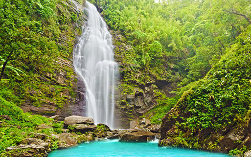 Der Wasserfall Khe Kem im Nationalpark Pu Mat © Khoroshunova Olga  / Shutterstock.com