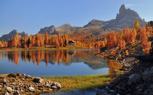Bergsee auf den Dolomiten © suteracher  / Shutterstock.com