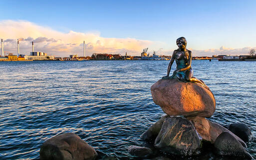 Das berühmte Monument der kleinen Meerjungfrau in Kopenhagen, Dänemark © Ppictures / Shutterstock.com