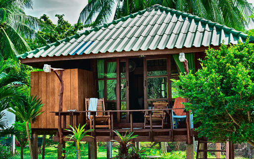 Bungalow Resort auf Krabi © Petr Malyshev / Shutterstock.com