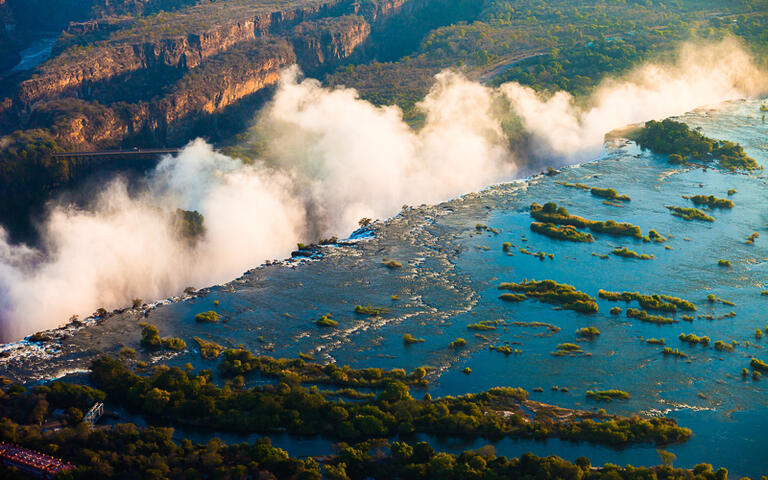 Victoria Wasserfälle von Sambia aus gesehen © e2dan / shutterstock.com