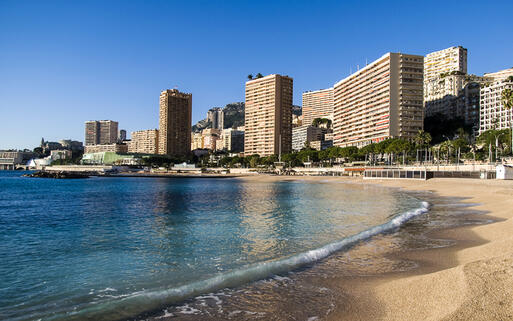 Der Strand von Monte Carlo, Monaco © Surkov Dimitri / Shutterstock.com