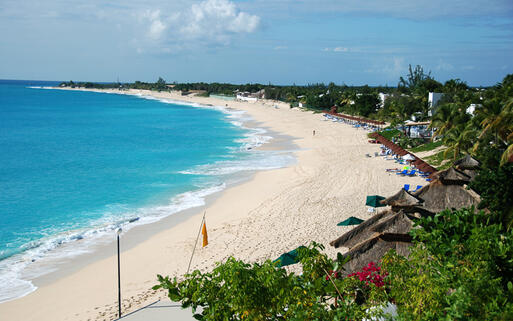 La Samanna Beach auf Sint Marteen © Travel Bug / shutterstock.com