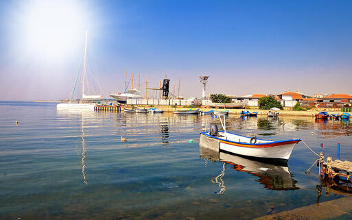Hölzerne Fischerboote am Hafen von Nessebar © Iancu Cristian / Shutterstock.com