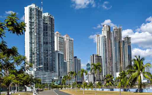 Blick auf die modernen Wolkenkratzer von Panama City, Panama © Noraluca013 / Shutterstock.com
