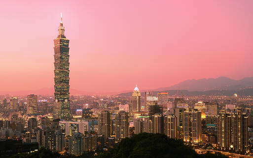 Skyline von Taipeh mit dem Taipei Financial Center, auch 101 genannt © SeanPavonePhoto / shutterstock.com