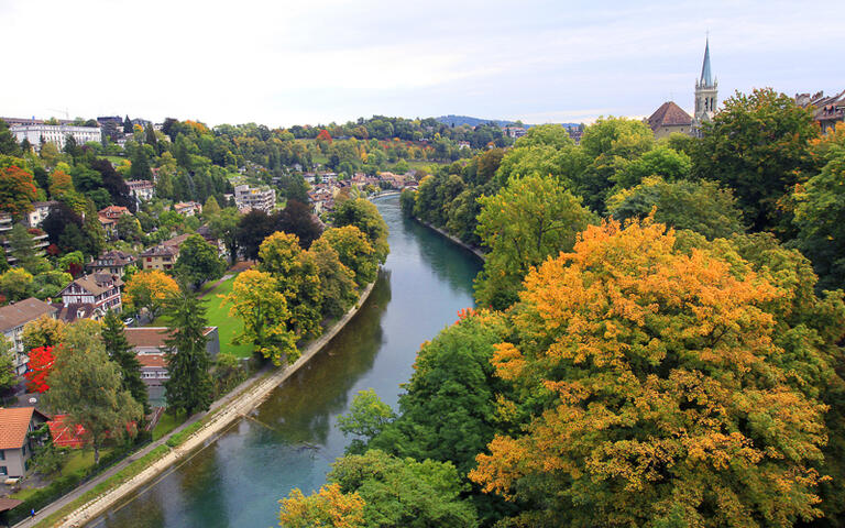 Fluss durch Basel, Schweiz © prasit chansareekorn / Shutterstock.com