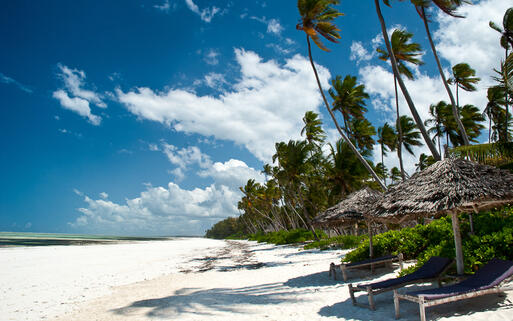 Weißer Sandstrand in Matemwe, Sansibar © Luisa Puccini / Shutterstock.com
