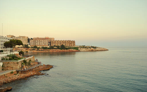 Blick auf die Küstenstadt Salou in der katalanischen Provinz Tarragona © danileon / Shutterstock.com