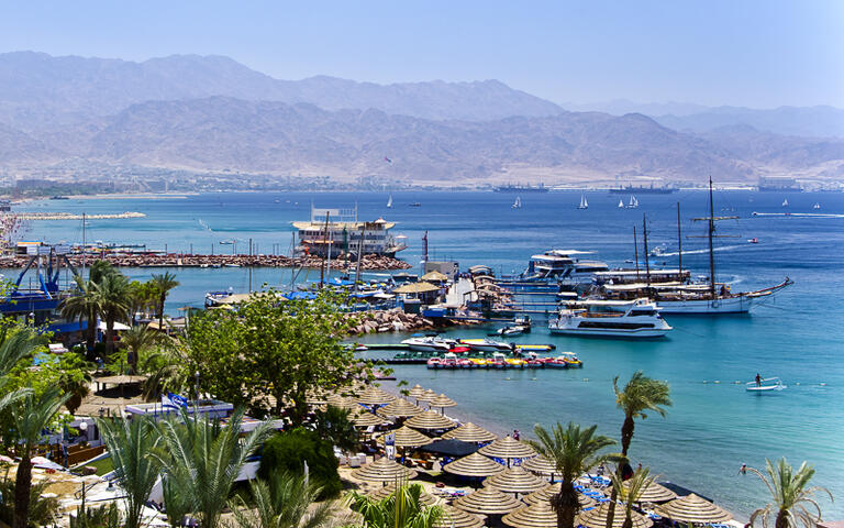 Blick auf den Golf von Aqaba vom Nordstrand Eliats © Sergei25 / shutterstock.com