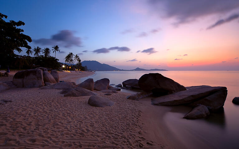 Sonnenuntergang am Lamai Beach in Koh Samui, Thailand © Nickolay Khoroshkov / Shutterstock.com