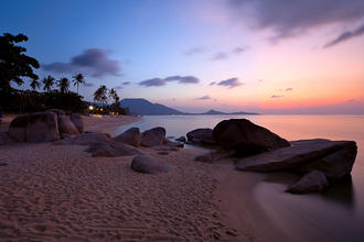 Sonnenuntergang am Lamai Beach in Koh Samui, Thailand © Nickolay Khoroshkov / Shutterstock.com