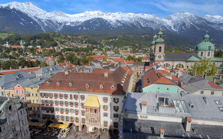 Blick auf das Goldene Dachl in Innsbruck © Mihai-Bogdan Lazar / shutterstock.com
