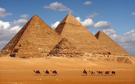 Die Pyramiden von Gizeh © sculpies / Shutterstock.com