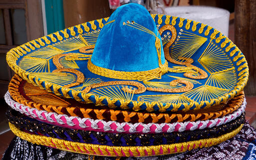 Mexikanische Sombreros © David Kay / Shutterstock.com