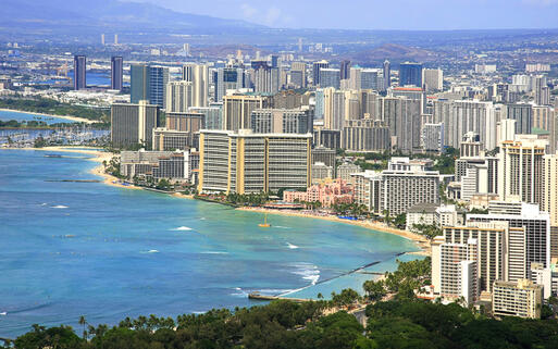 Top view of Honolulu Waikiki Beach © Martina Roth / Shutterstock.com