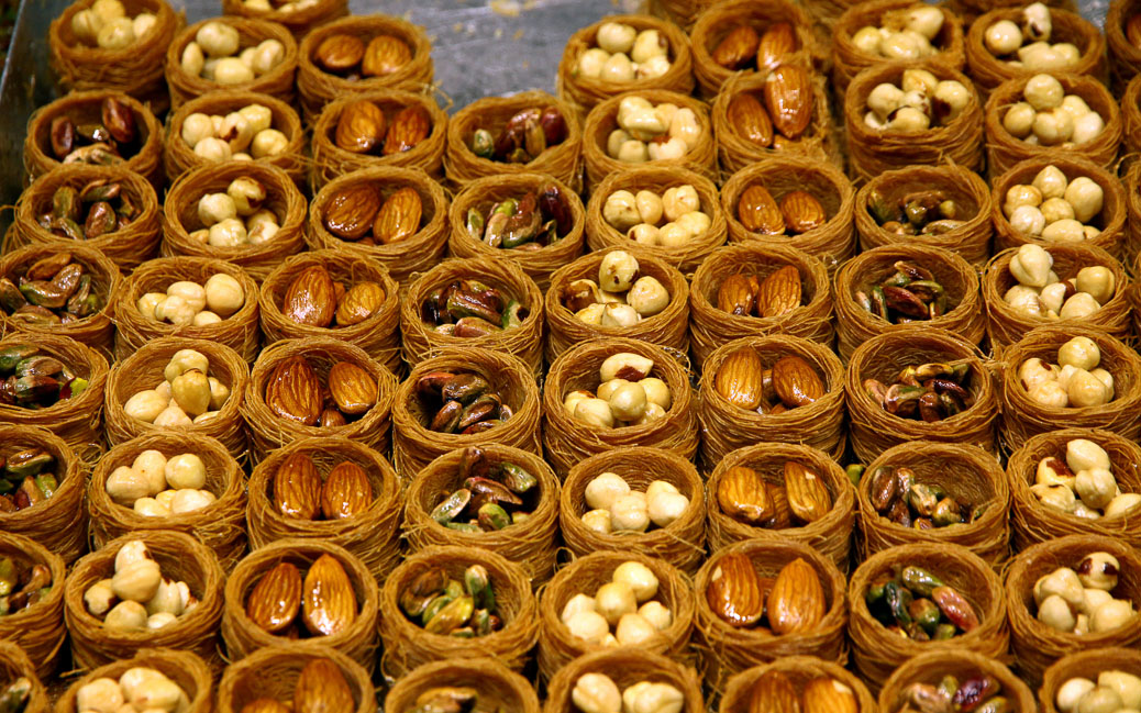 Türkische Nüsse, Mandeln und Pistazien &copy; katatonia82 / Shutterstock.com